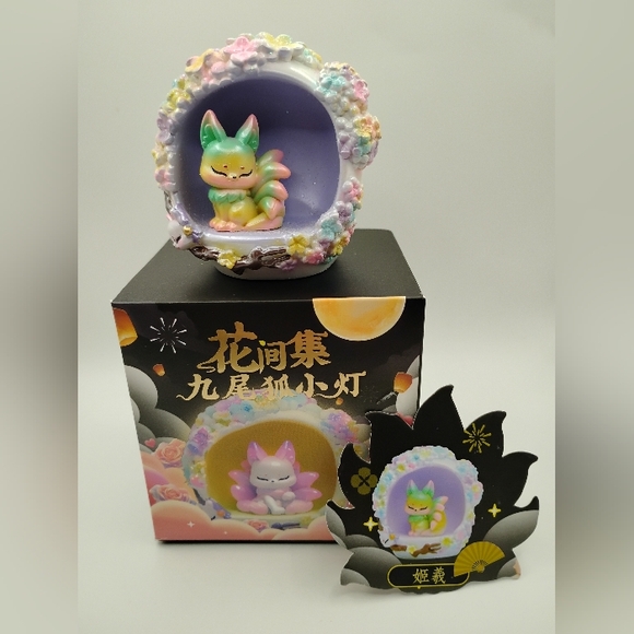 POP MART Accessories - Jiuwei Fox Xiaodeng In The Flower Edition *Lights Up Is Absolutely Gorgeous*